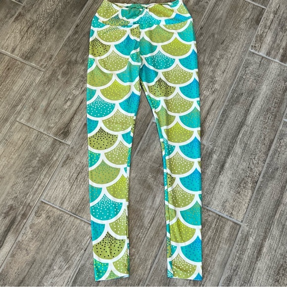 Ambrie OS Women’s Mermaid Scale‎ Leggings - Picture 2 of 7